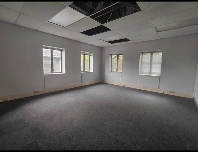 295M² OFFICE TO LET IN OLIVEDALE